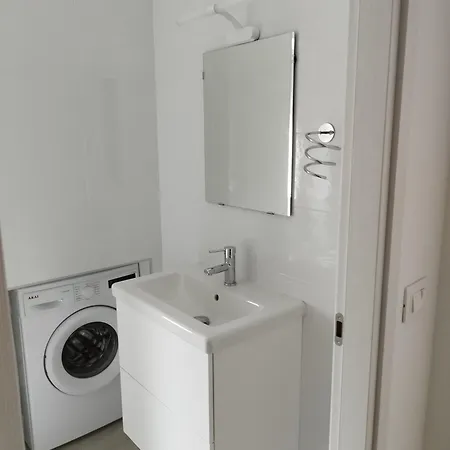 Sunny House - Via Meridiana Apartment